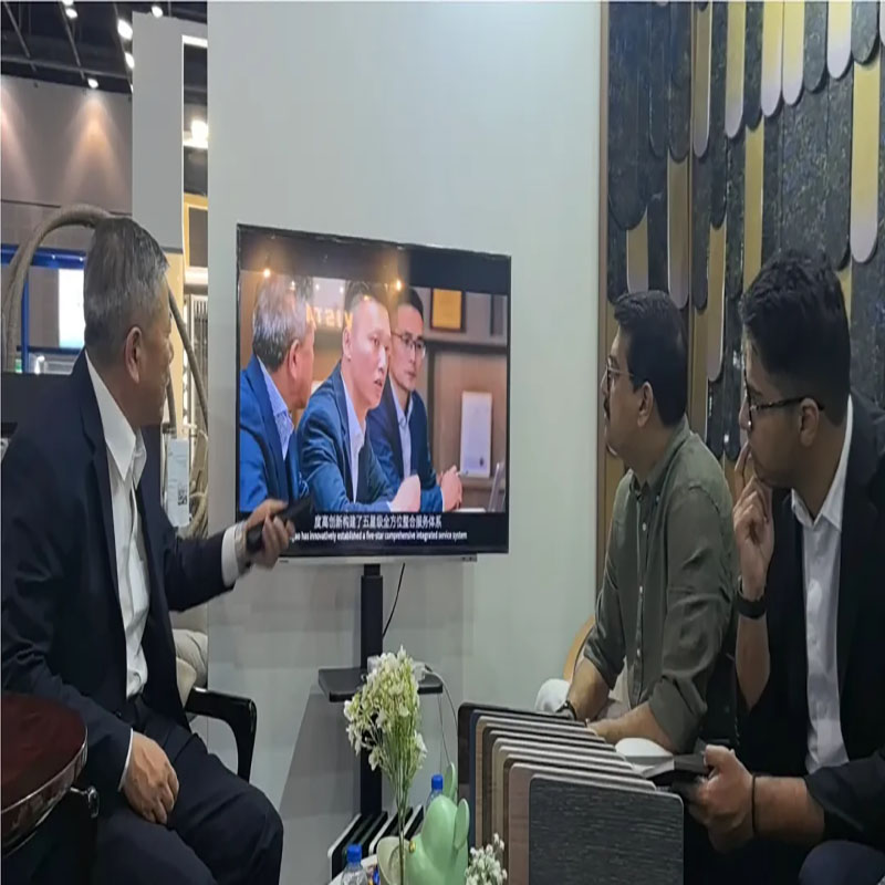 عرض موقع المعرض لجوهر وخلفية H&P